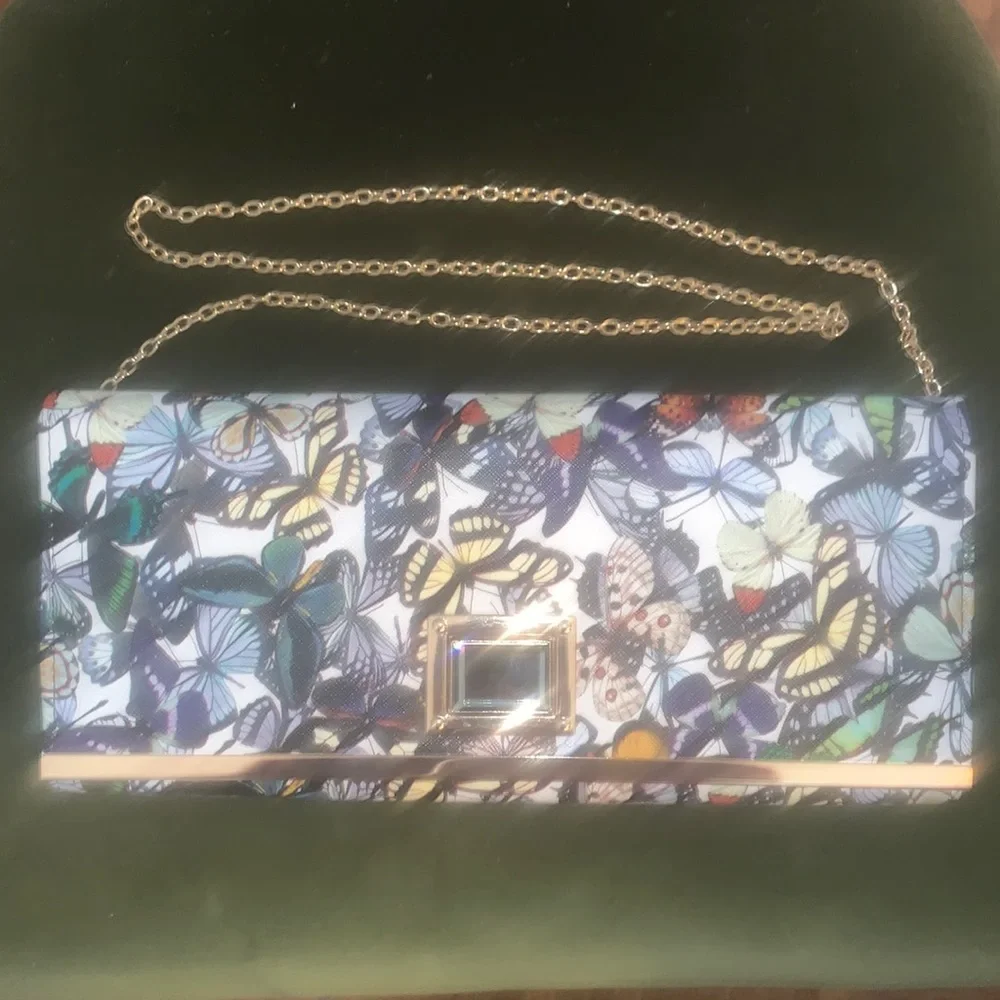 Butterfly Clutch Bag with Jeweled clasp - Picture 3 of 7